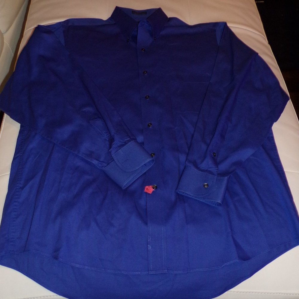 IZOD Men's Blue Long Sleeve Button up Shirt